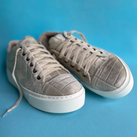 Tenis pastel crema
