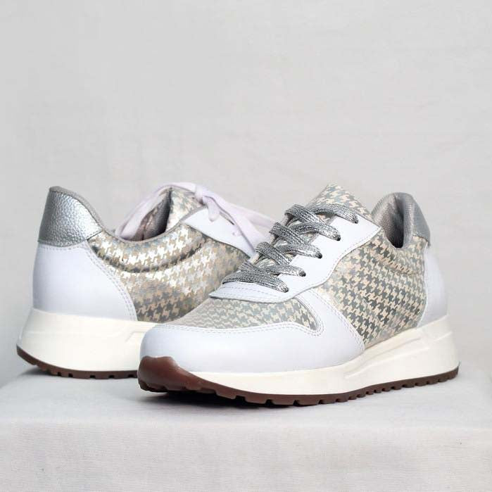 White-collared tennis court