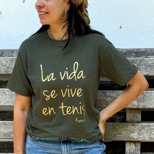 Camiseta " la vida se vive en tenis"
