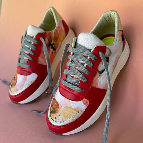 Tenis Pétalos rojos
