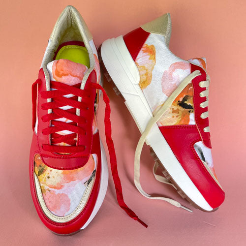 Tenis Pétalos rojos