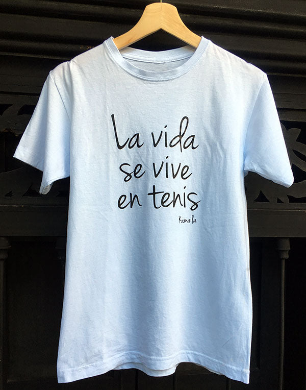 Camiseta " la vida se vive en tenis"