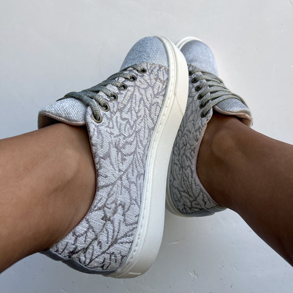 Tenis hojarasca plata