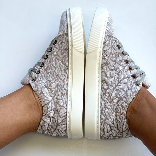 Tenis hojarasca plata