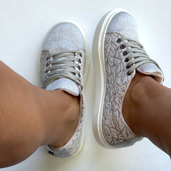 Tenis hojarasca plata
