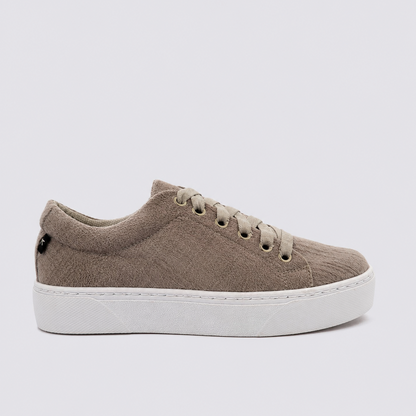 Tenis grises relieve