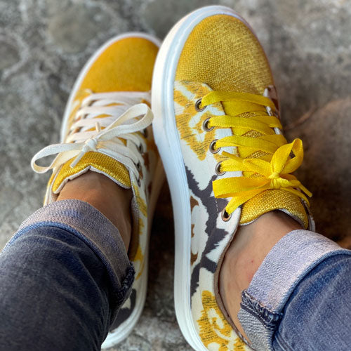 Tenis arabescos amarillo