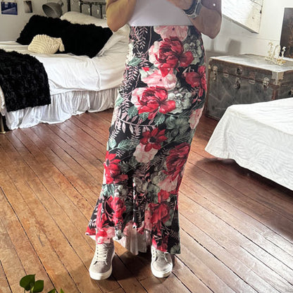 Falda rosas rojas