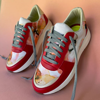 Tenis Pétalos rojos