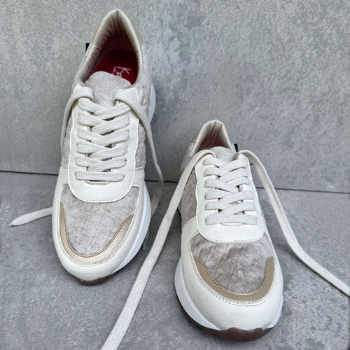 Vichada cream tennis shoes